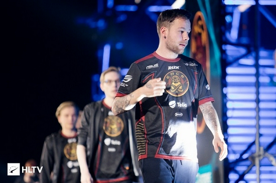 成都银龄战队电竞友谊赛引发热潮